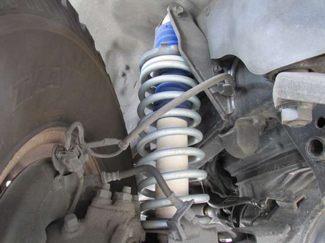 ＦＬＥＸオリジナル２インチＵＰコイル＆プロコンプショックで乗り心地もＧＯＯＤ！