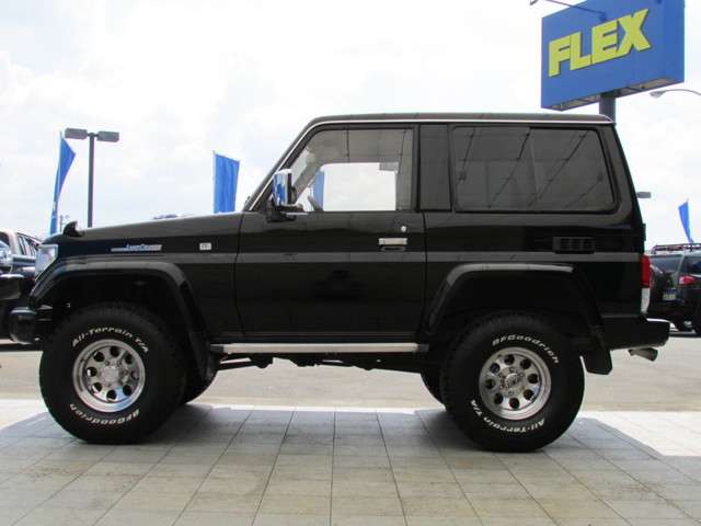 このサイズ感で8人乗りと同じ、3000ccディーゼルターボです☆まさに贅沢ですよね♪