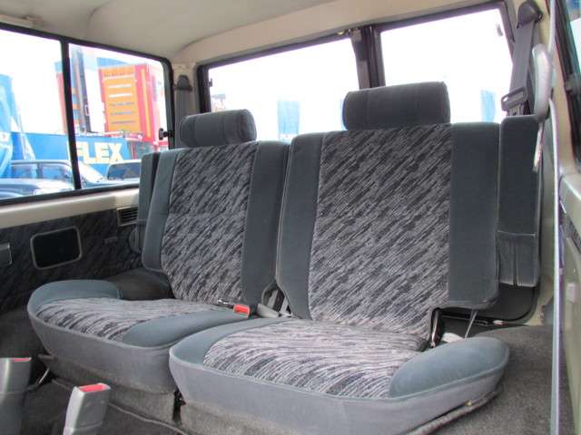 セカンドシートも使用感が少なくＧＯＯＤコンディションです！