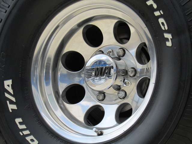 ミッキートンプソンクラシックⅢホイールにBFオールテレンタイヤの組み合わせです！まさに王道カスタムで決まっています！