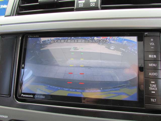 バックカメラ付きですので駐車も安心ですね♪