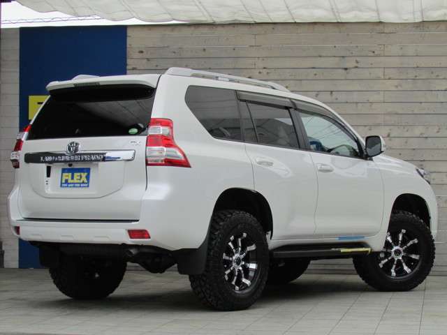 マフラー等の追加カスタムもお任せ下さい！