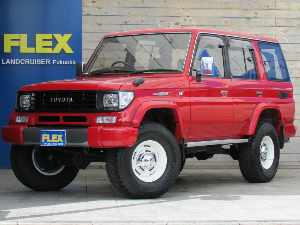 真っ赤なレッドにペイント済みのお車が入庫しました！外装がレッドに内装は希少なブラウン色内装です！
