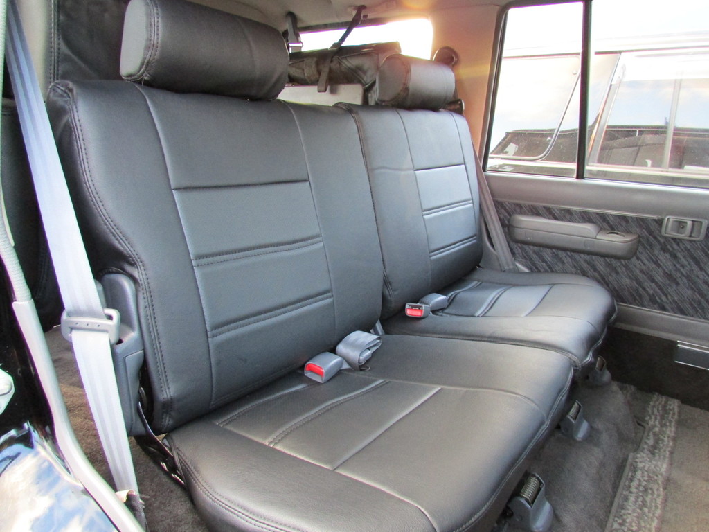 運転席側リアシート！使用感少なく綺麗です！
