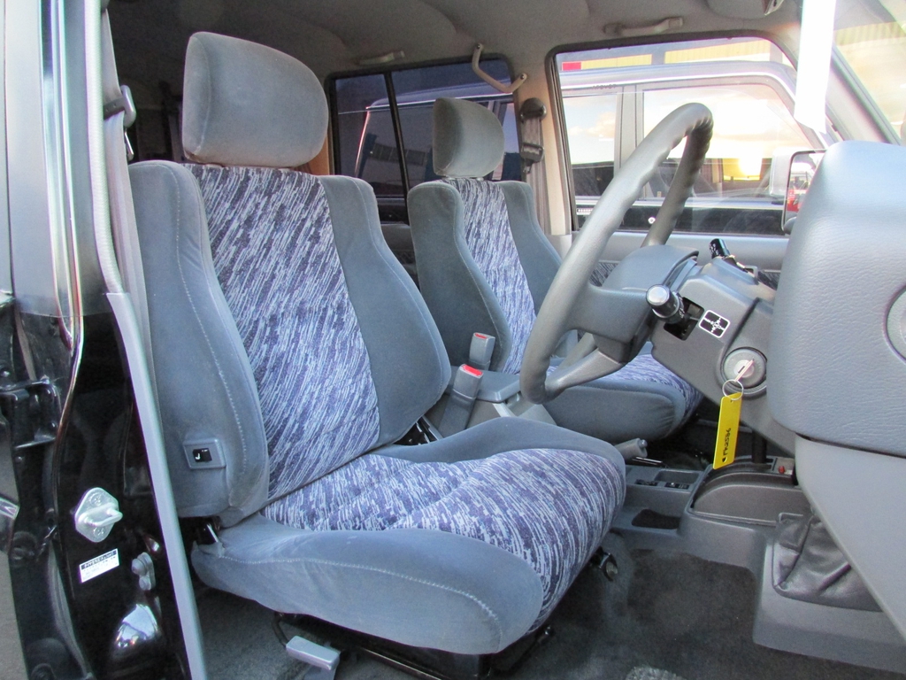 運転席シートも破れなども無く、ＧＯＯＤコンディションです！