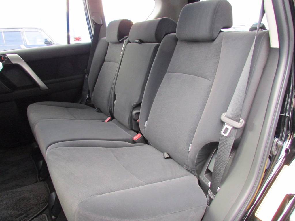 助手席側リアシート！ご覧の通り新車ですのでピカピカです！
