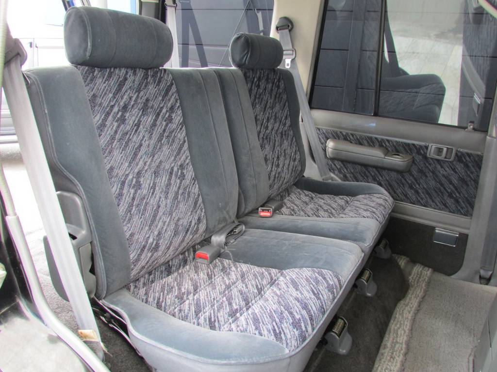 運転席側リアシート！使用感少なく綺麗です！