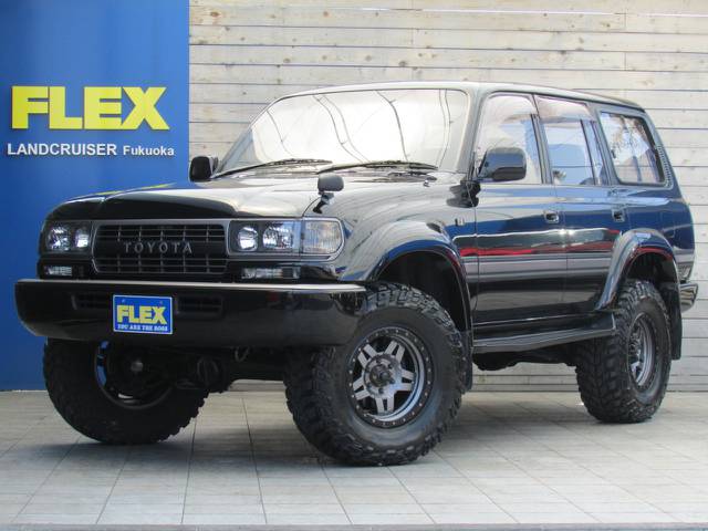 以前当店で販売したランクル８０がお客様からの買取りで元気に戻って参りました！人気のブラックボディ―に定番の３インチリフトアップ！ランクル８０はガソリン車も大人気です！