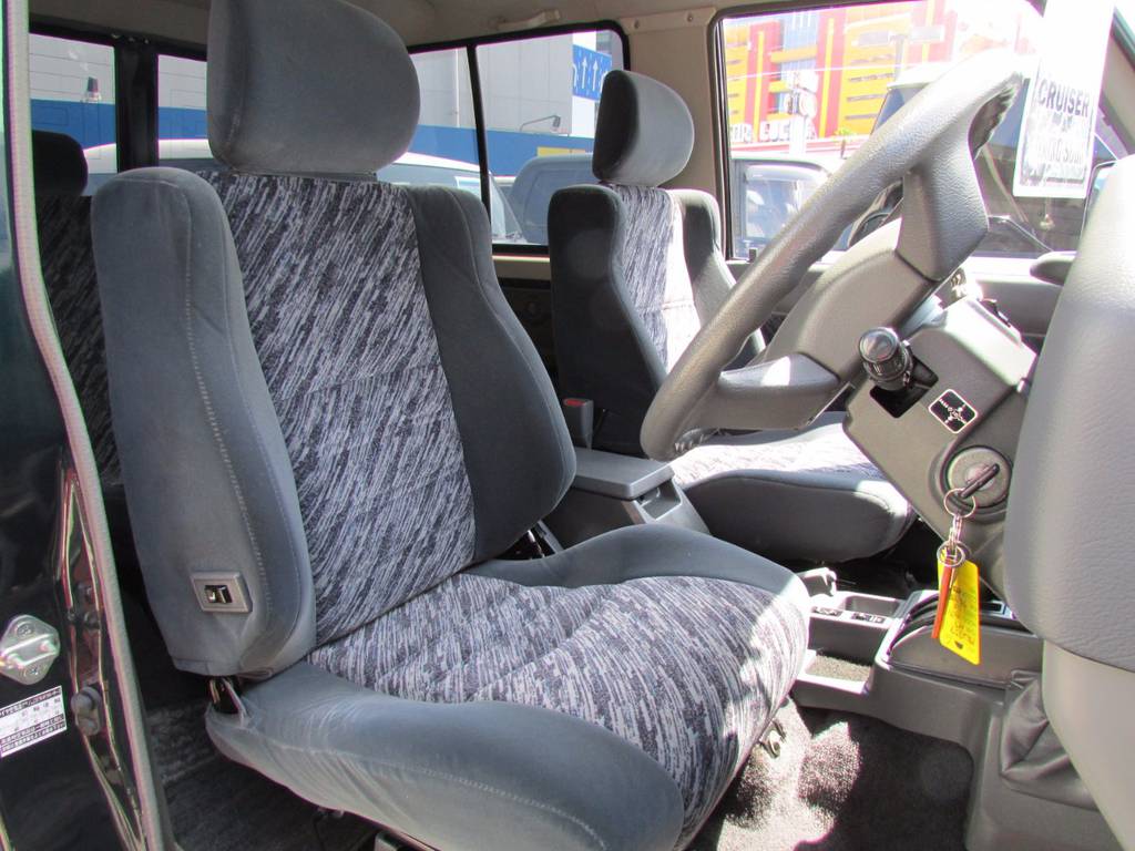 ２インチリフトアップしておりますので運転席からの眺めも爽快です！