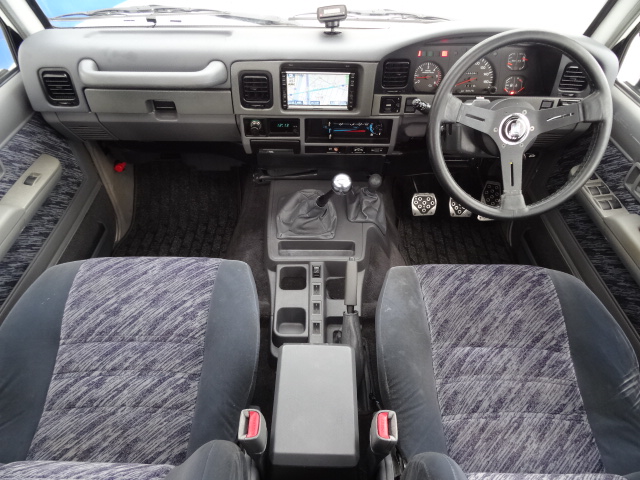 内装はシックにグレーのインテリア！
