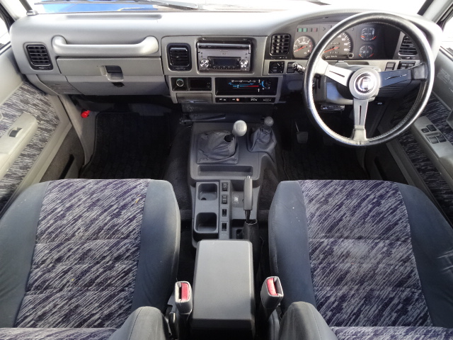 内装はシックにグレーのインテリア！