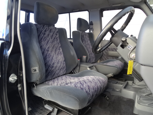 ２インチリフトアップしておりますので運転席からの見晴らしも良く運転もしやすいですよ！