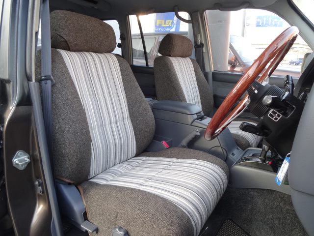 車体カラーにマッチングされたオリジナルシートカバーも新品装着済み！