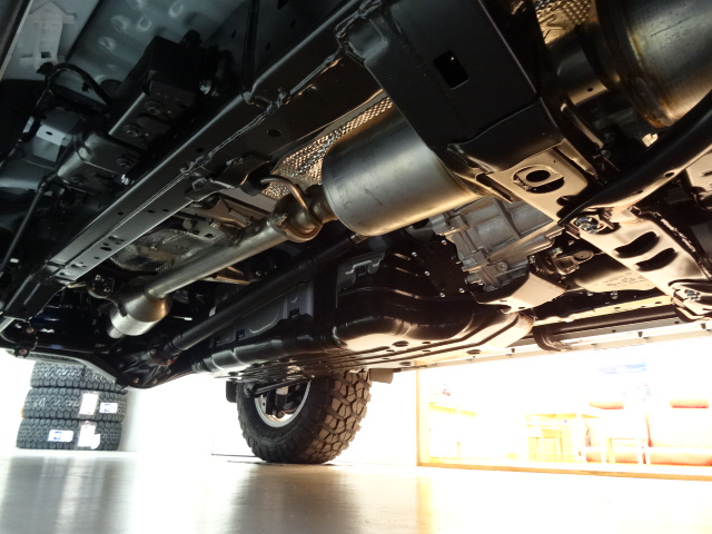 新車ですので下廻りもキレイです！