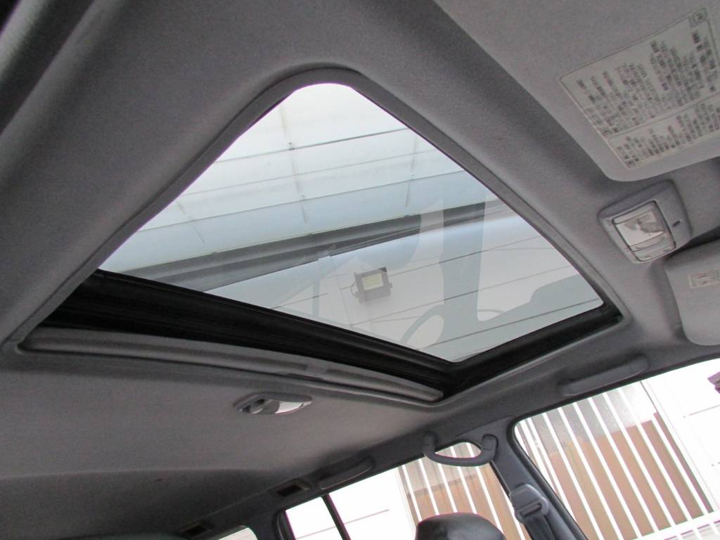 サンルーフも装備されております！