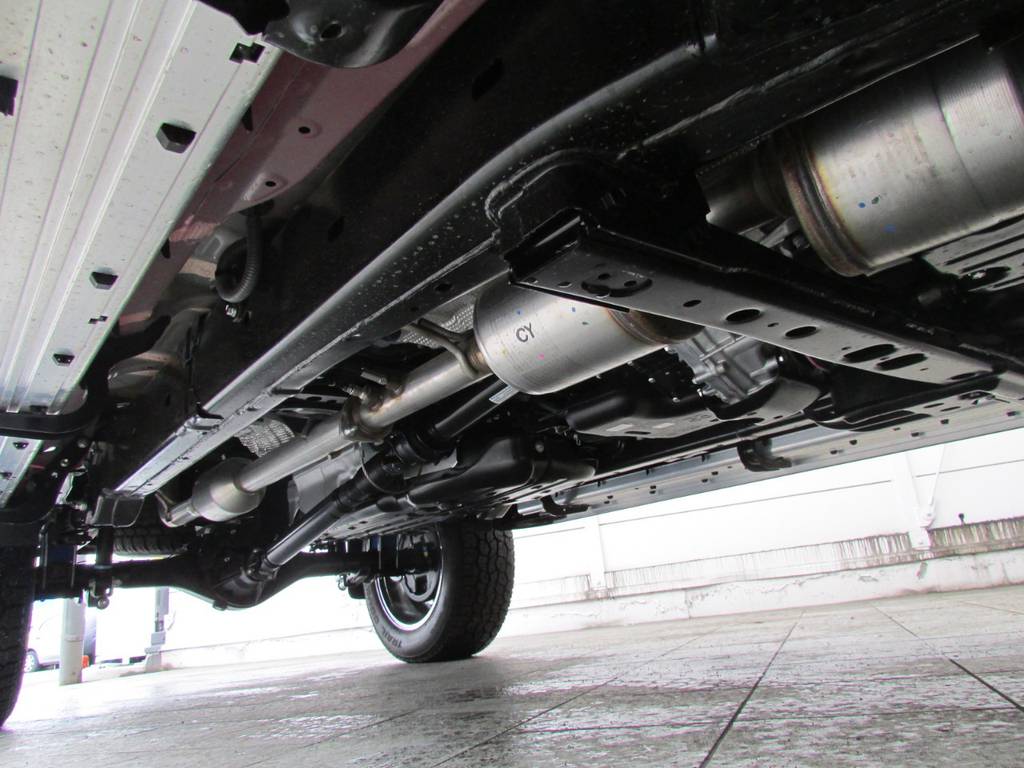 新車なので下廻りもピカピカです！！