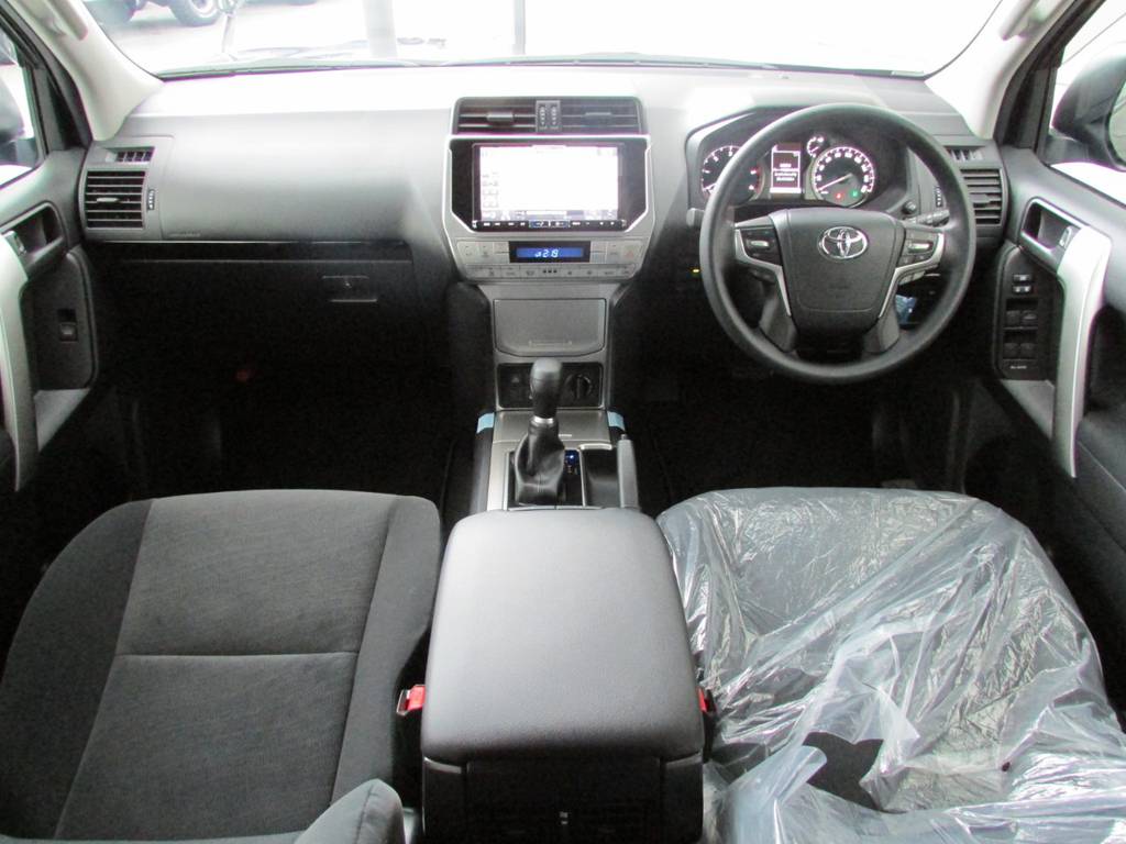 内装も豪華装備！