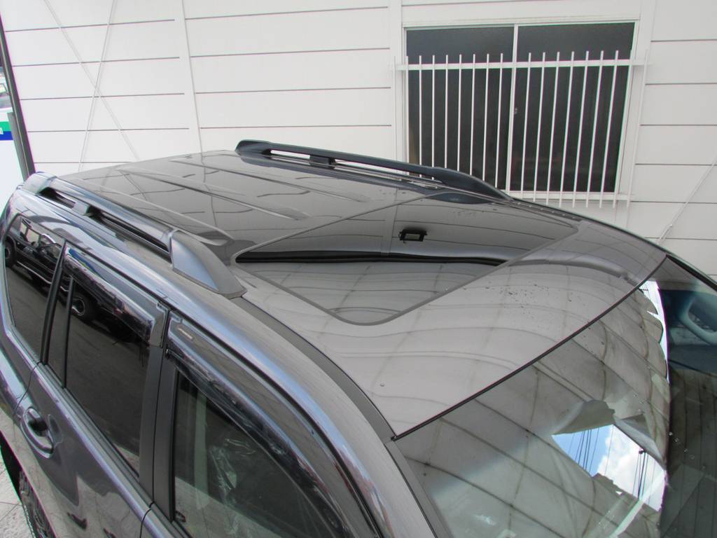 天井もキレイな状態です！ルーフレールも装備済み！