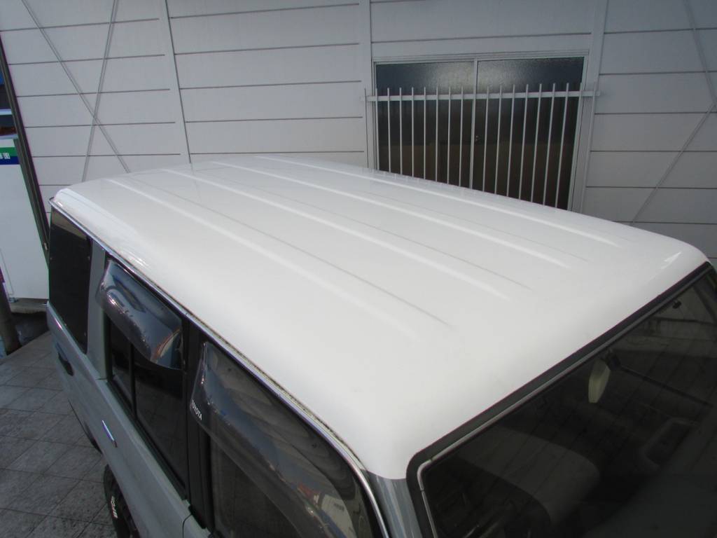 天井は流行りのホワイト塗装！