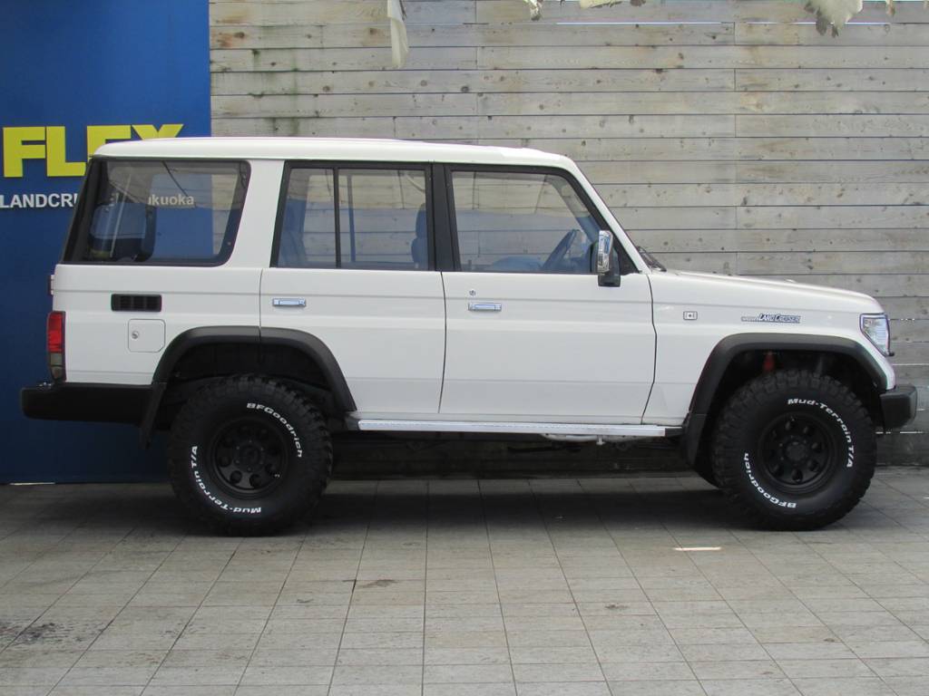 ２インチリフトアップされておりますの見晴らしも良く運転もしやすいです♪