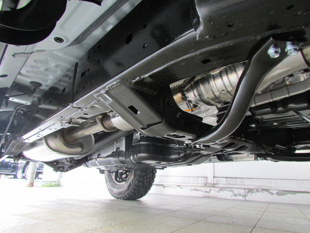 新車ですので下廻りもキレイです！