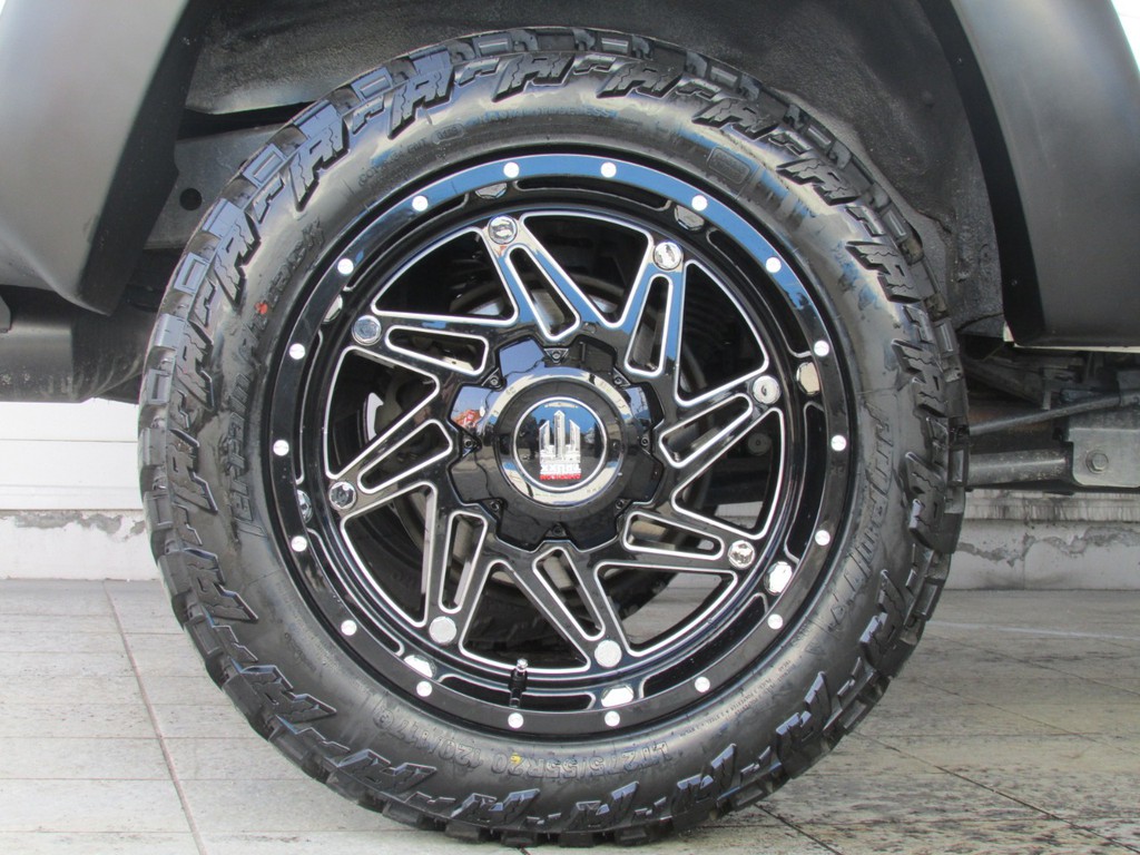 ＡＭＥＲＩＣＡＮＴＲＵＸＸ２０インチＡＷに２７５マッドタイヤの組み合わせ！