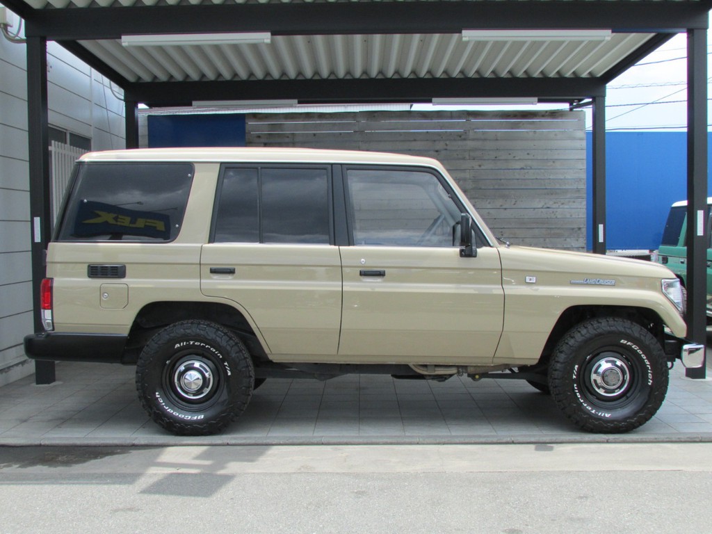 敢えての純正車高でクラシック感を強調致しました！