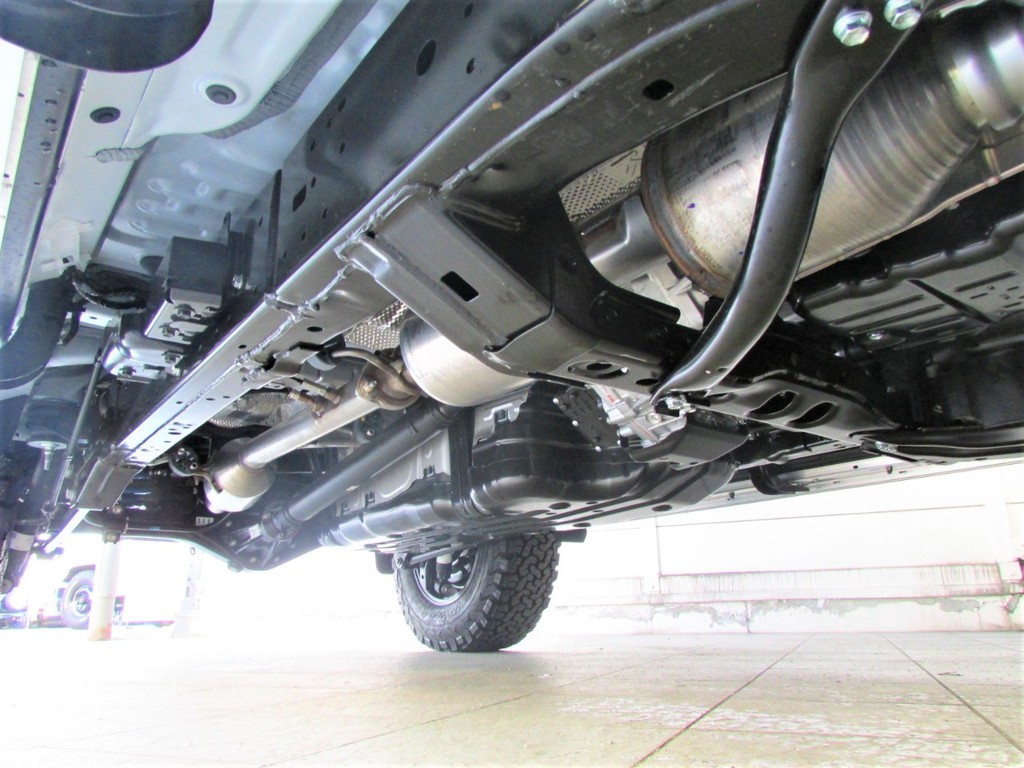 新車ですので下廻りもキレイです！