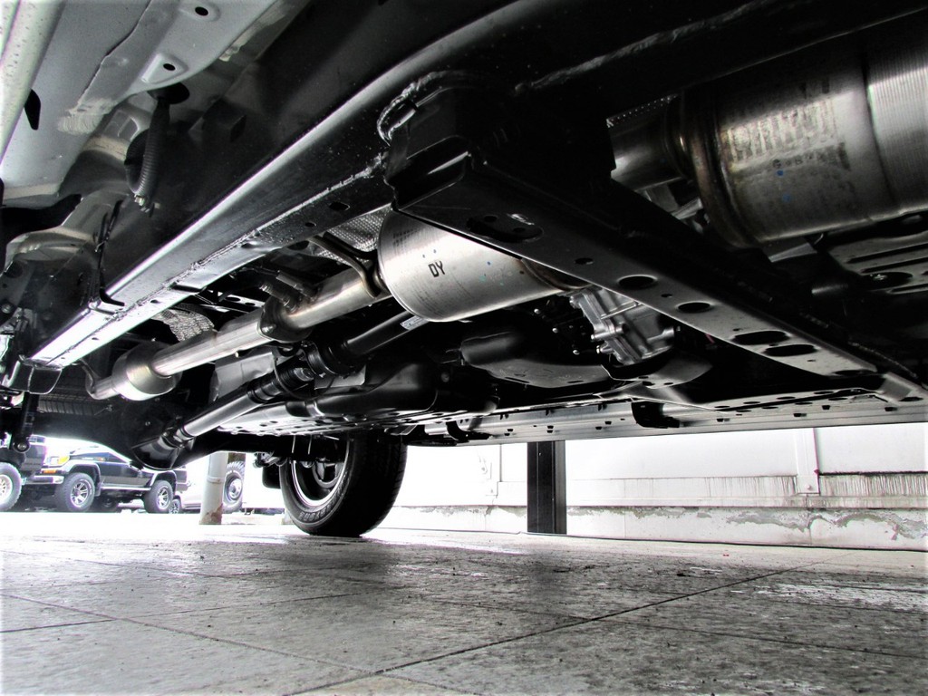 新車ですので下廻りもキレイです！