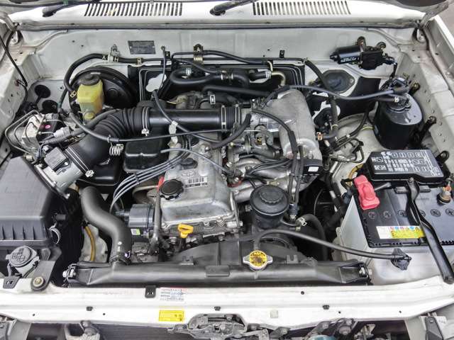 ２７００ｃｃエンジンは、タイミングチェーンですので、１０万キロ時の交換も不要！経済性にも優れます
