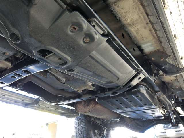 堅牢なラダーフレーム！本格派の足回り！！