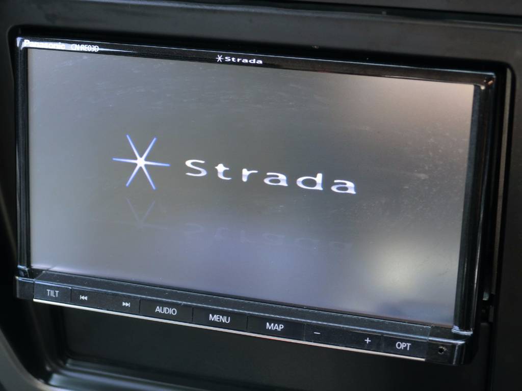 新品のストラーダＳＤナビ付き！フルセグ・Bluetoothにも対応機種です！