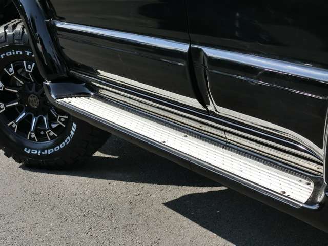 サイドステップ付きで、乗り降りの心配もございません！