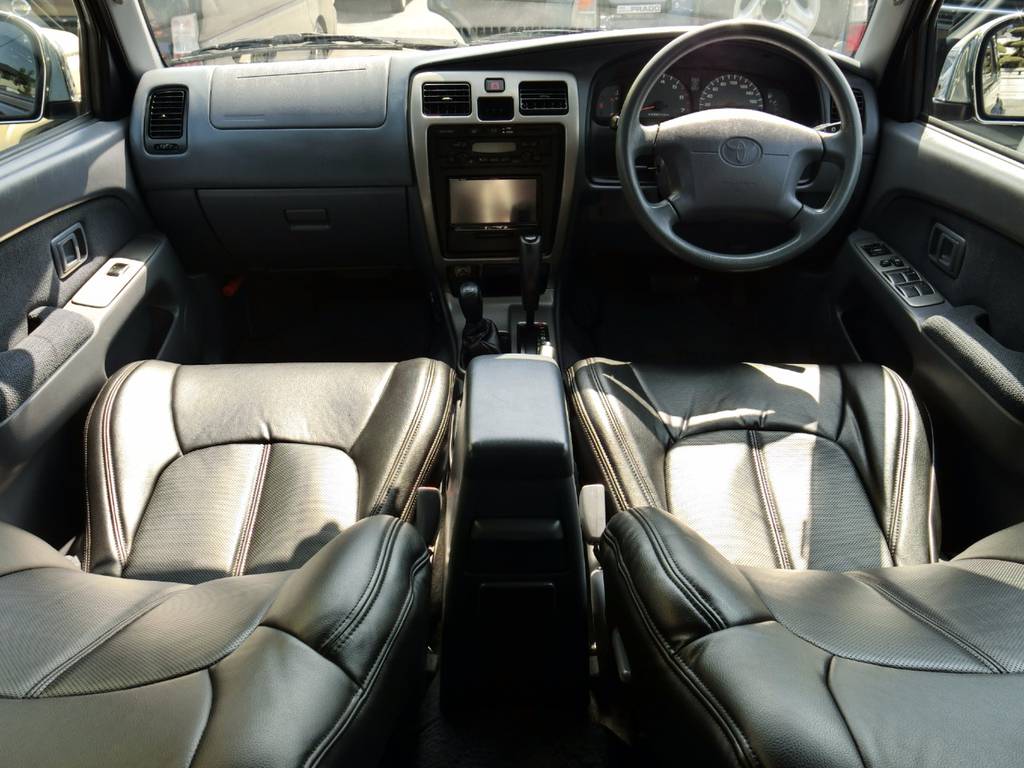 Ｖセレクション専用インパネに、シートデザイン！ホールド性の高さもポイント！