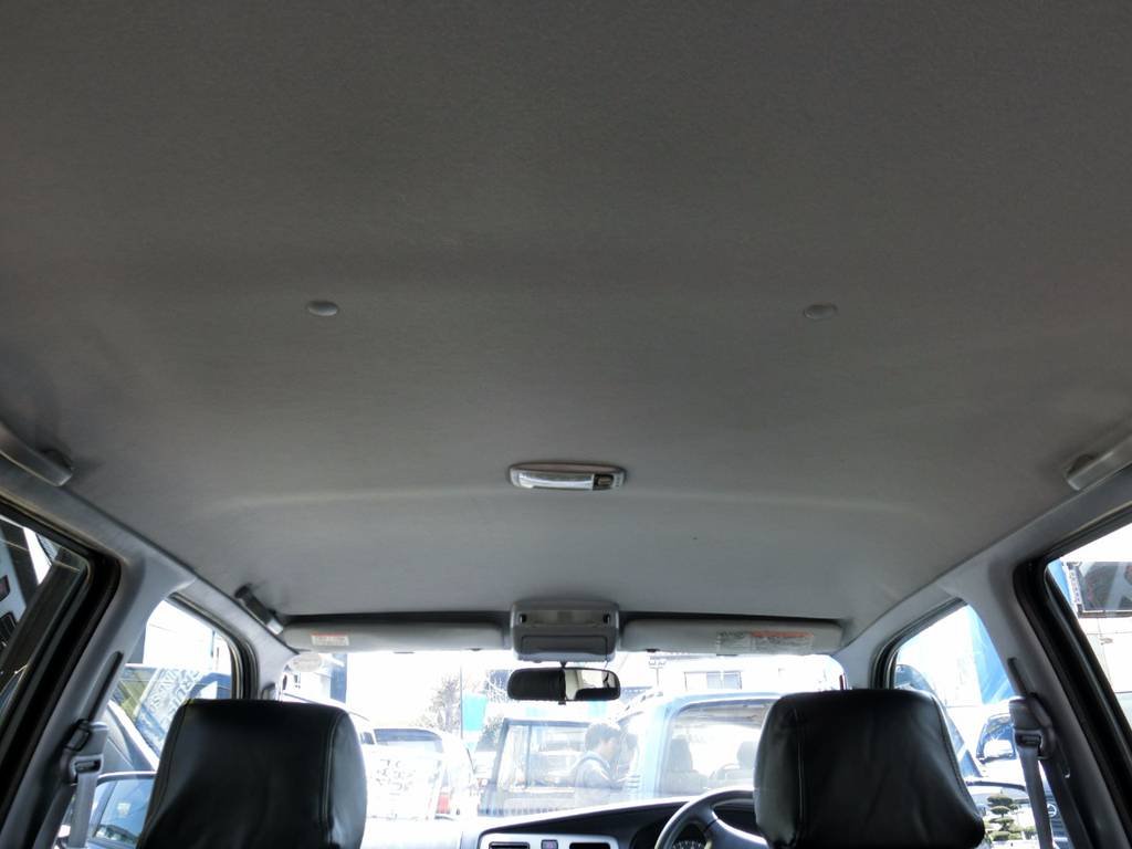 天井もシミなどは無く綺麗な状態を保っています。