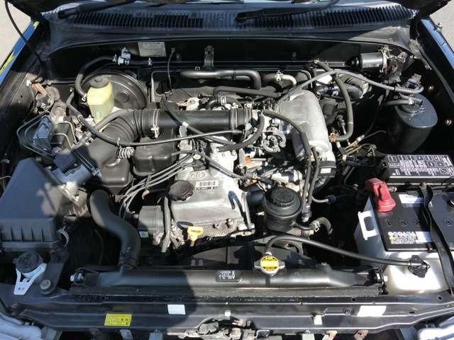 ２７００ｃｃのエンジンはランクル等に比べ経済的です。１０万キロ毎のタイミングベルト交換不要！