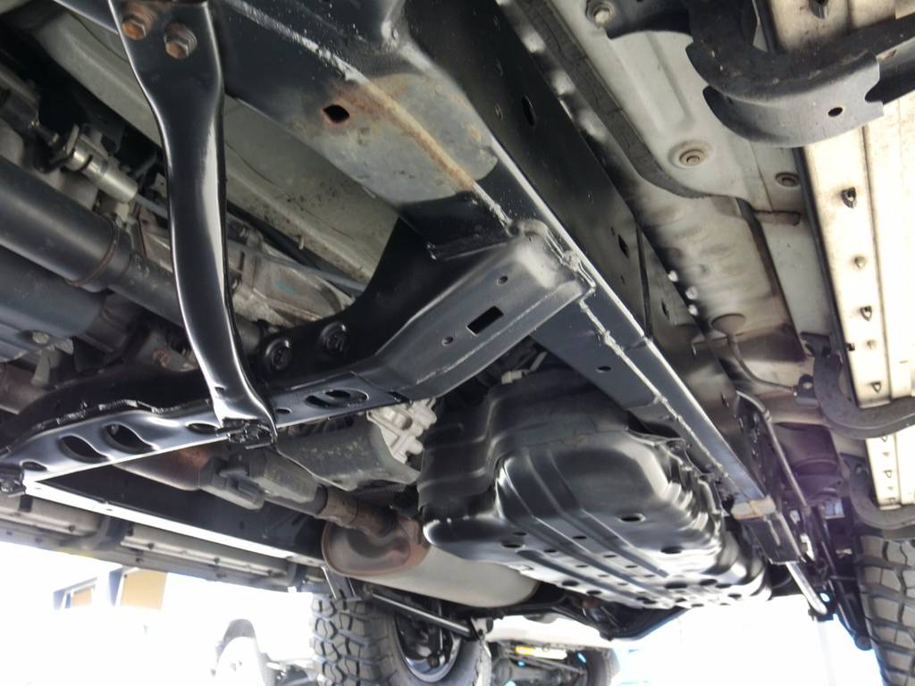 頑丈なラダーフレームが正統な４ＷＤである何よりもの証です。