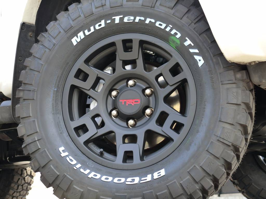 北米トヨタ純正ＴＲＤホイールを新品で装着！なかなか手に入らないホイールですよ！！