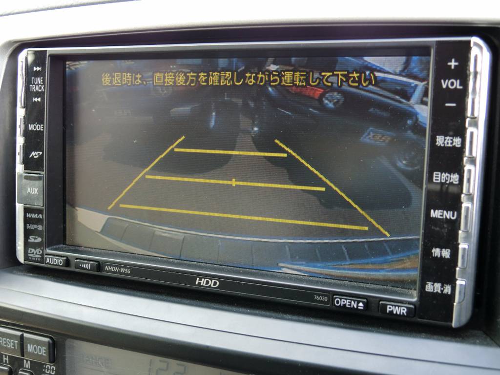 ＨＤＤナビには、バックカメラも装備しています！さらにリアのピラー部分にミラーがあるため意外に資格が少なく乗りやすい車になります！！