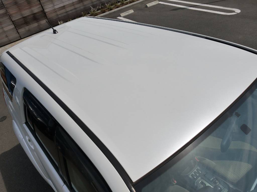 天井には凹み等は無く綺麗な状態を保っています！！