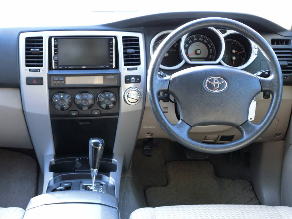 インパネ周りも使いやすいデザインがＧＯＯＤ！定番のダッシュ割れも無く、キレイですよ！