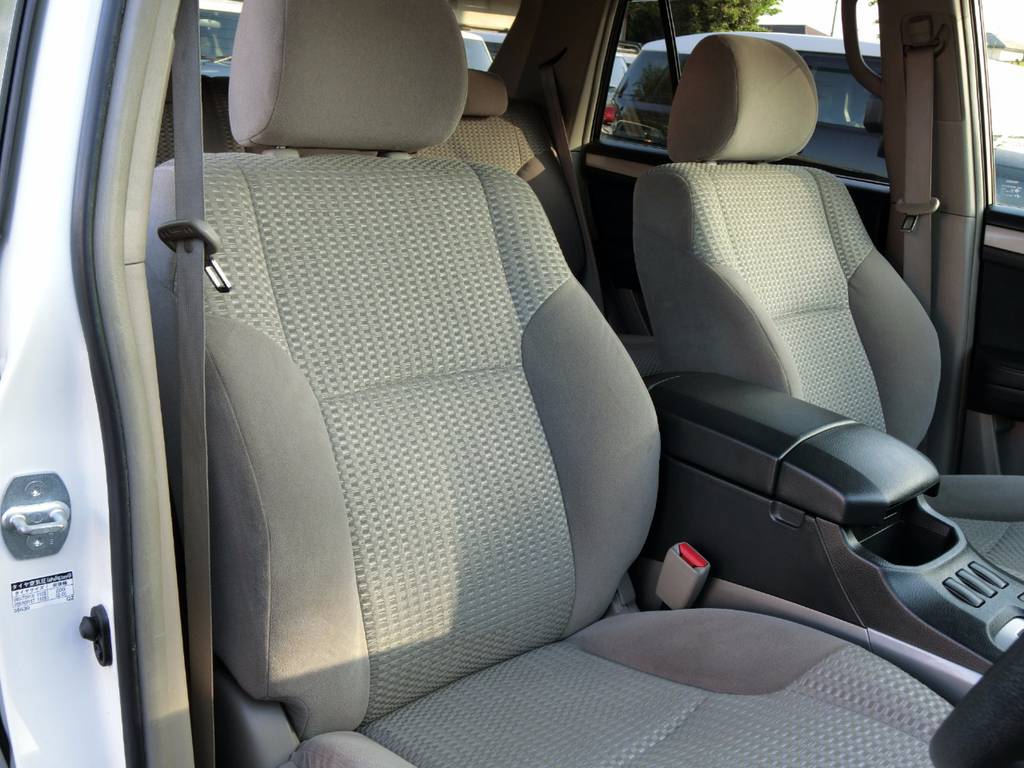 しっかりとしたホールド性のあるシート！