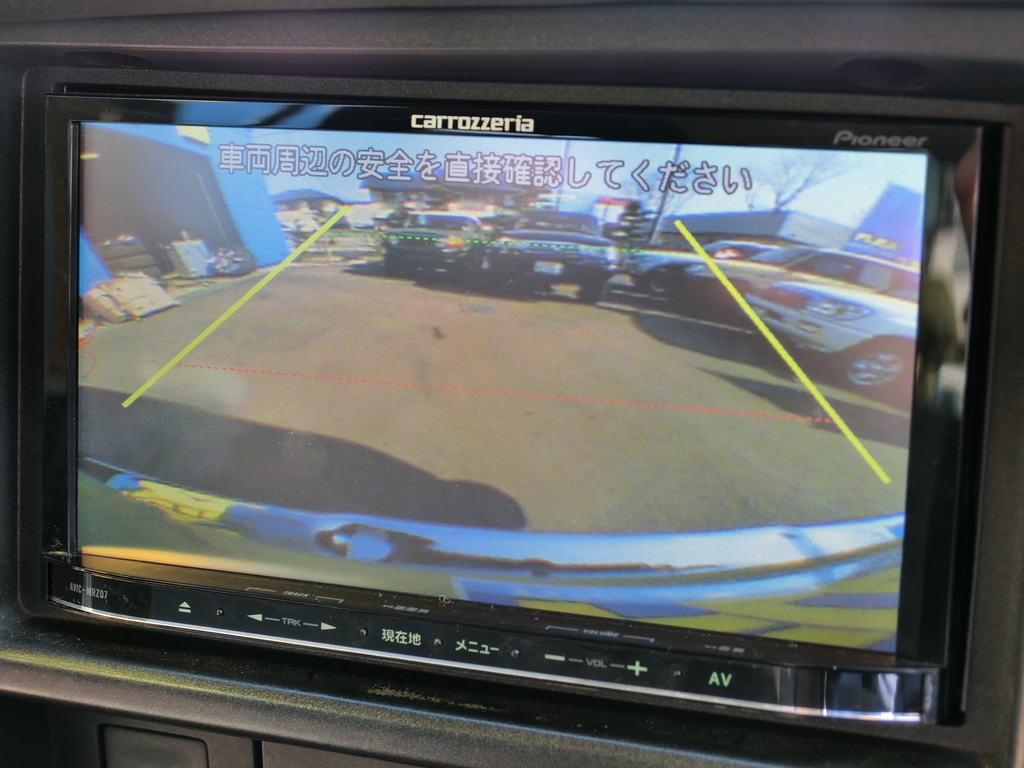 バックカメラも装備しており、車庫入れも安心です！