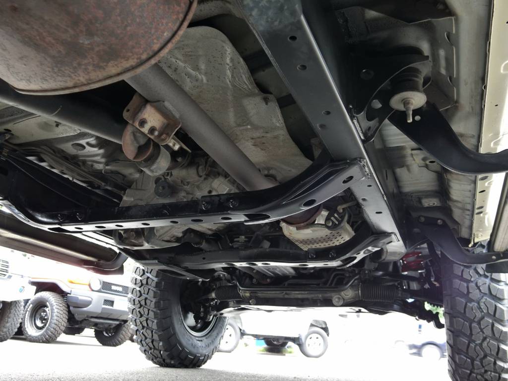 ラダーフレームに採用により車としての剛性や強度が、他のSUVに比べ非常に高いのもランドクルーザーシリーズの魅力ですね！