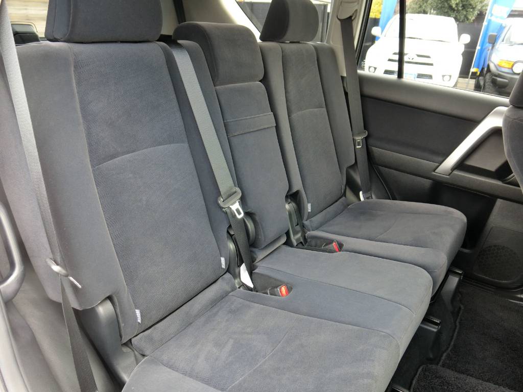 セカンドシートもご覧の通り！新車のままのような状態！