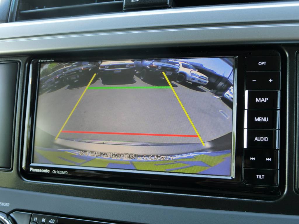リバース連動バックカメラも装備！車庫入れでも安心です！ガイドライン付き！