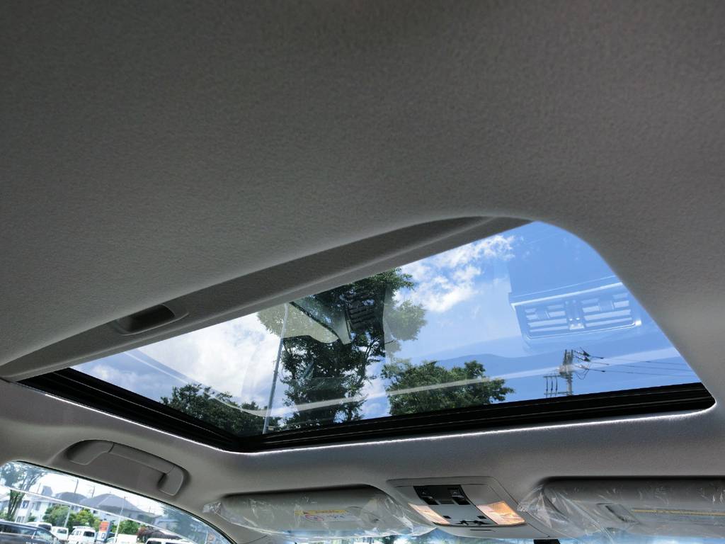 サンルーフ付き！車内を明るく開放的にしてくれます！