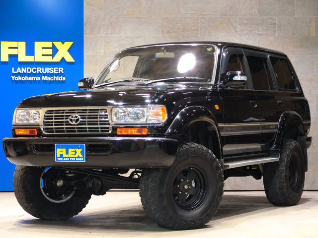 人気の高いブラックカスタムされたランクル80の仲間入りです！