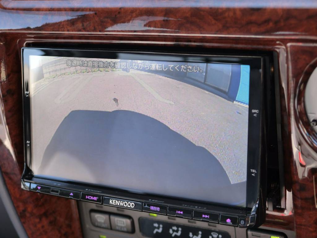 リバース連動バックカメラ完備で、車庫入れも安心です！
