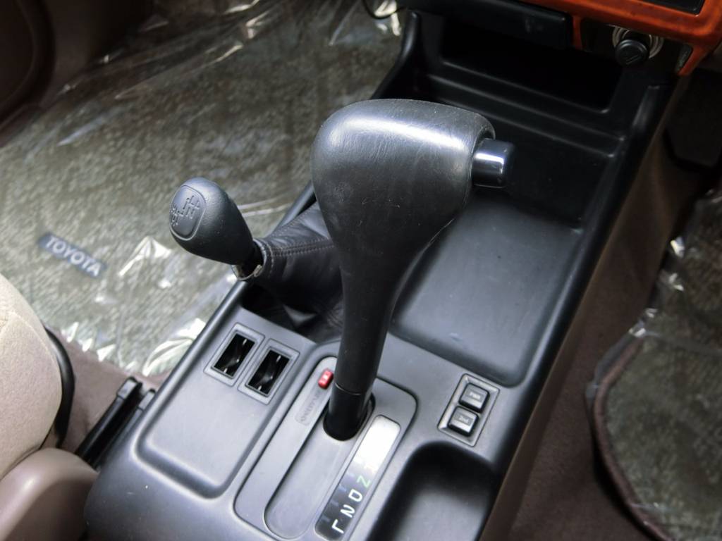 センターでフロック付きの、フルタイム４ＷＤ！本格派の構造ですね！